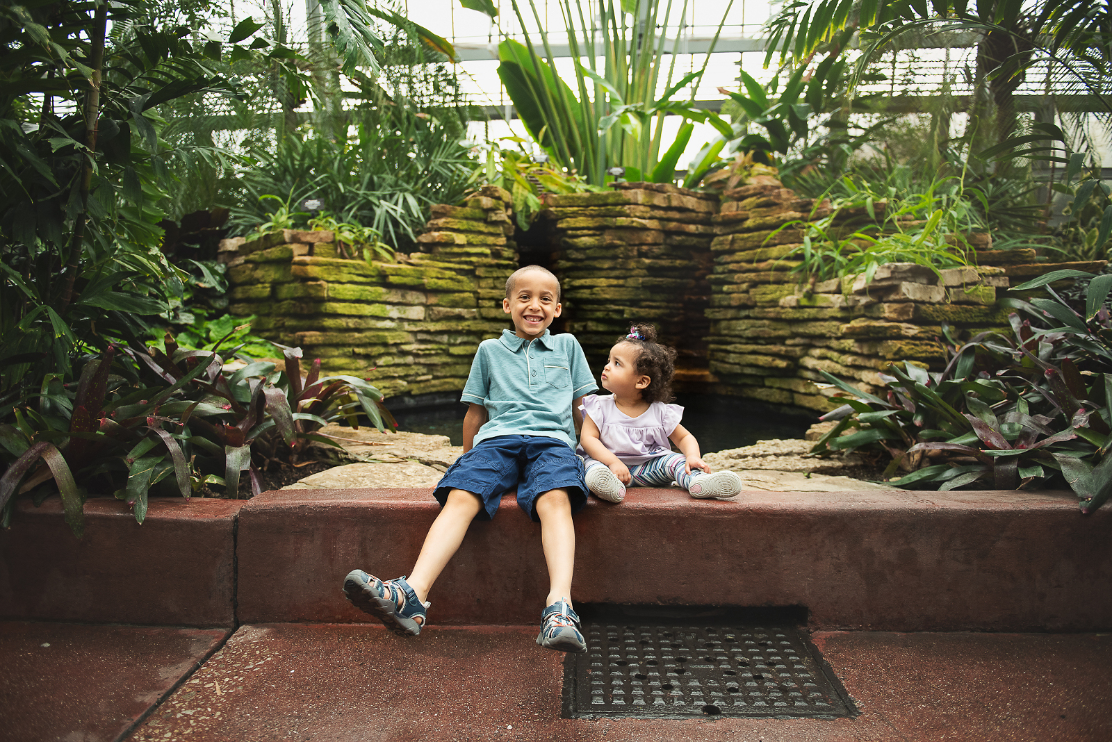 siblings-waterfall-photo