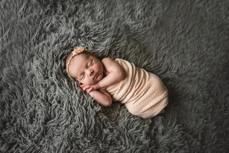 natural newborn posing